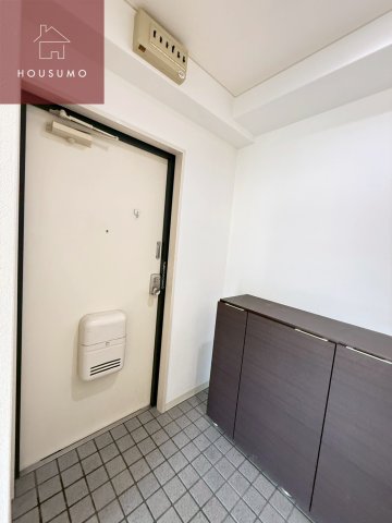 玄関　陽当たり良好なバルコニーです