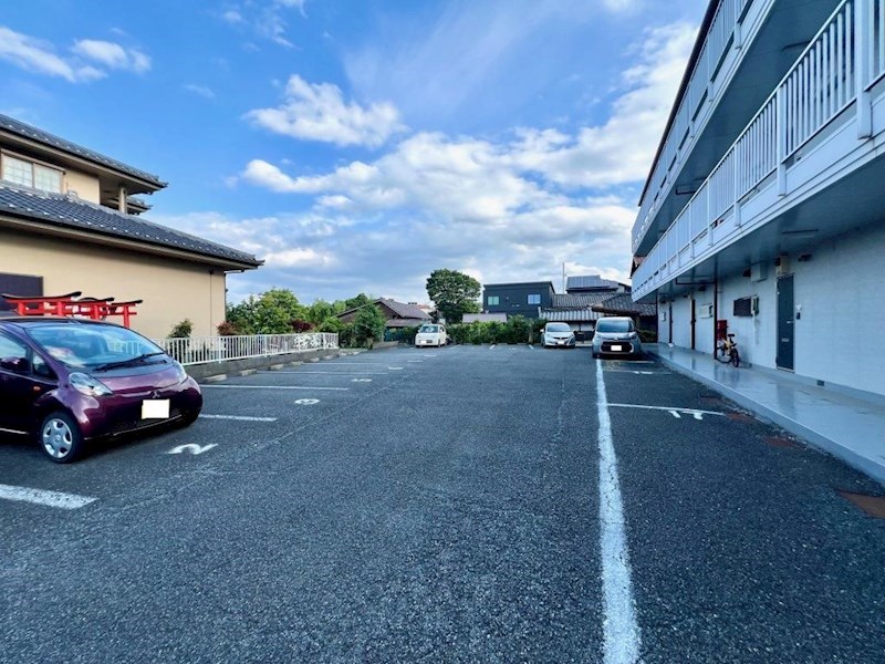 駐車場　敷地内駐車場（空き要確認）