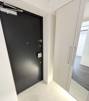 玄関　写真は同タイプ住居です