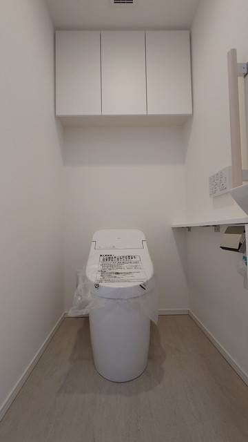 トイレ　※写真は同タイプ住戸です。