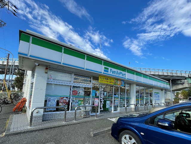 コンビニ　ファミリーマート静岡川合店（コンビニ）まで583m