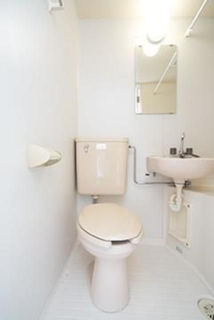トイレ　※写真は同タイプ住戸です。