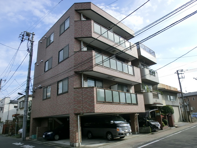 建物外観　青空に映えるマンションです☆