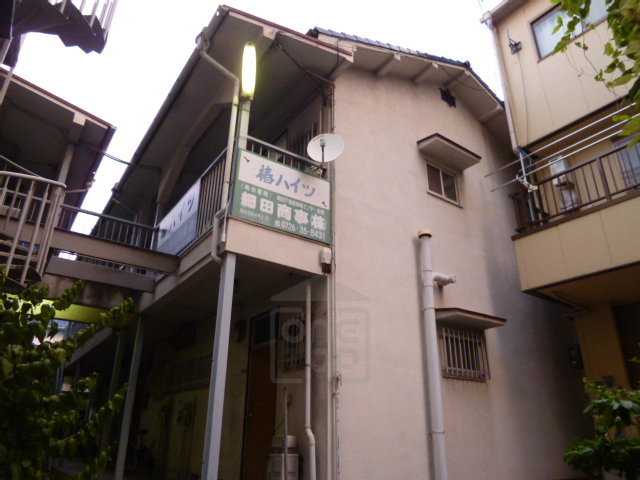 茨木市別院町のアパートの建物外観