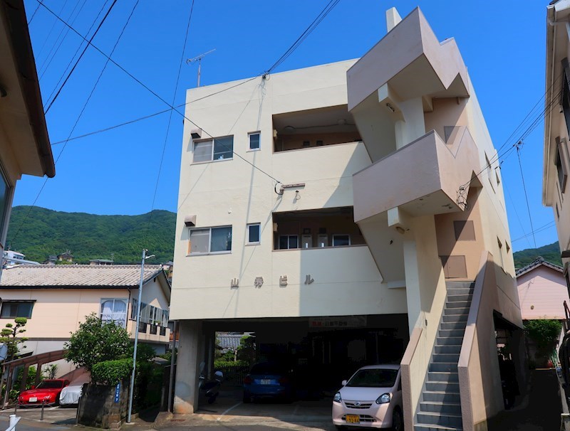 山秀ビルの建物外観