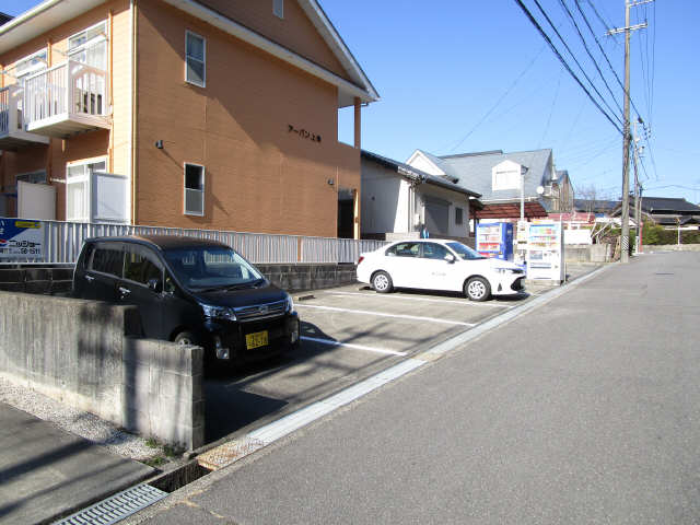 【アーバン上地の駐車場】