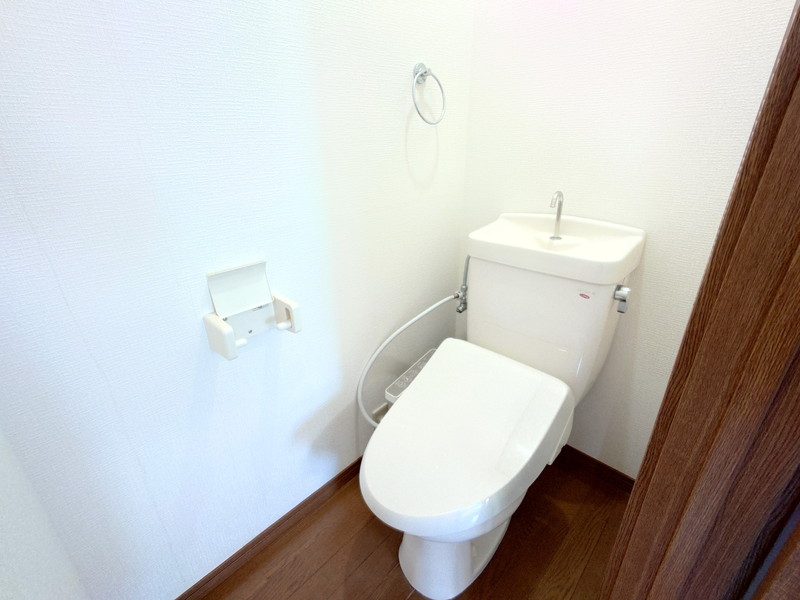 トイレ　温水洗浄便座