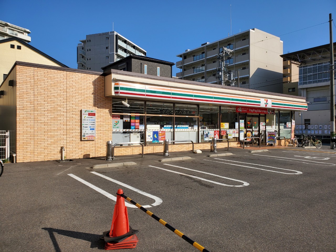 コンビニ　セブンイレブン西淀川税務署前店（コンビニ）まで331m