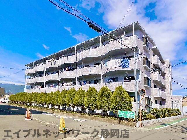 静岡市葵区与一のマンションの建物外観