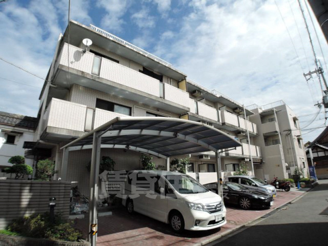 京都市東山区本町１９丁目のマンションの建物外観