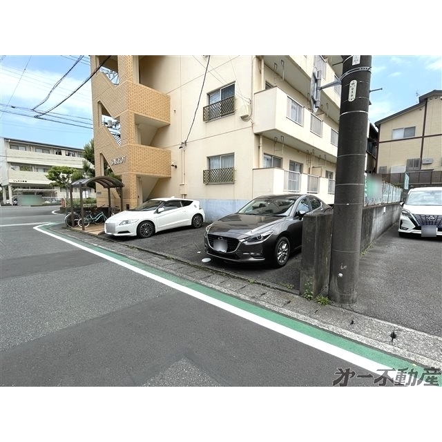 駐車場　駐車場