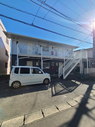 藤沢市下土棚のアパートの建物外観