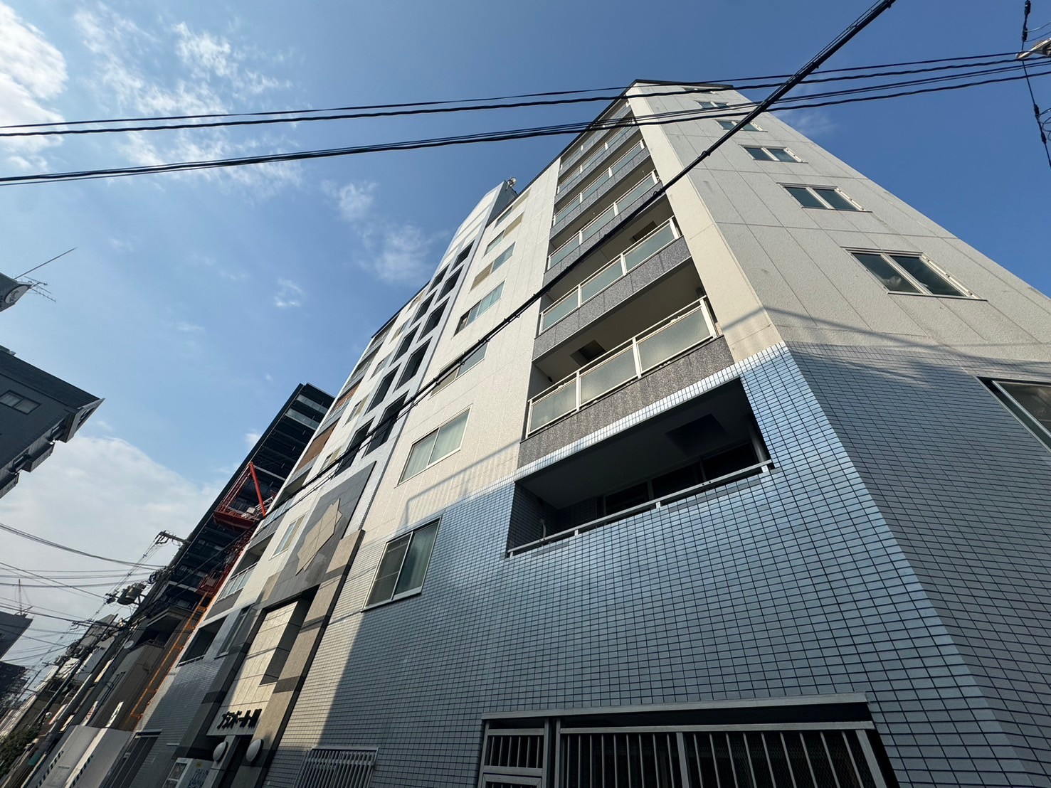 大阪市浪速区塩草のマンションの建物外観