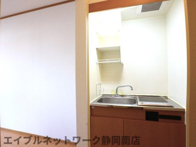 キッチン　コンパクトなキッチンで掃除もラクラク