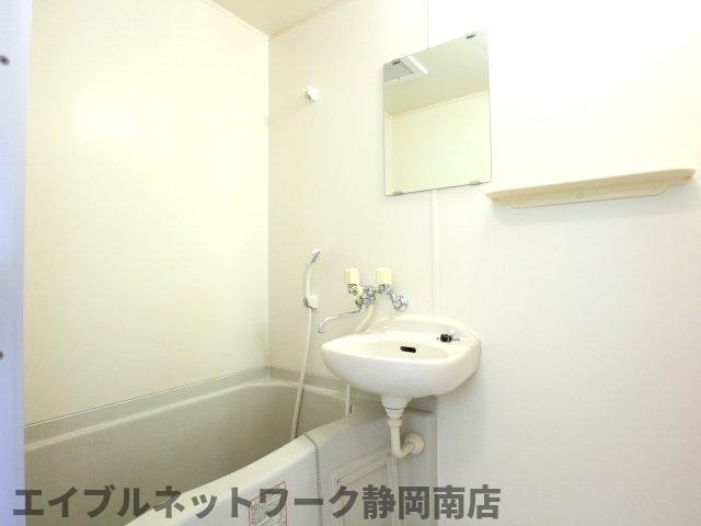 バス・シャワールーム　お風呂で日々の疲れを落としましょう