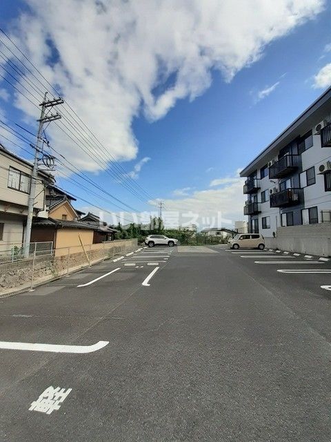 【尾道市神田町のアパートの駐車場】