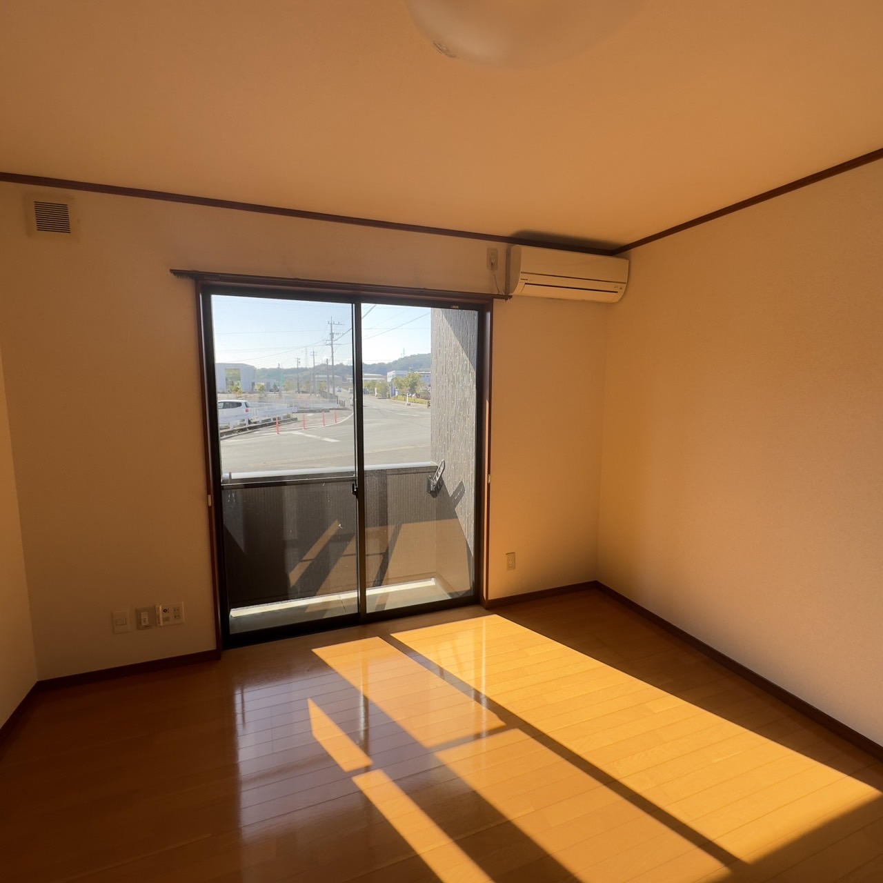 ソレイユ崎岡壱番館の居間写真