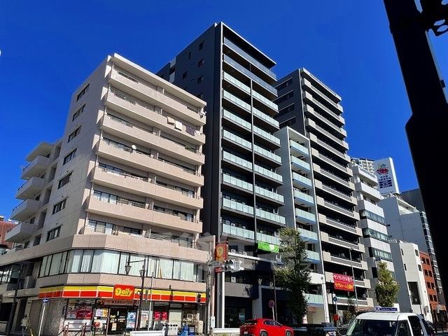 【名古屋市千種区池下のマンションの建物外観】