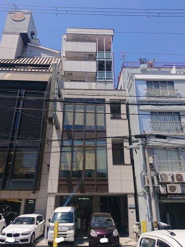 【千日前ピースハイツの建物外観】