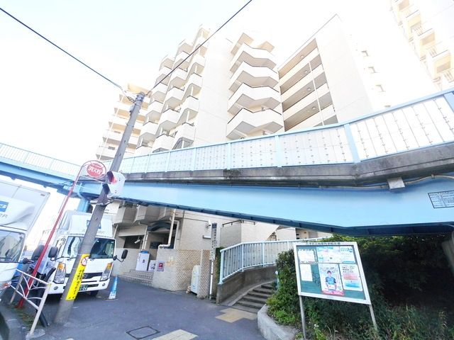 【川崎市高津区二子のマンションの建物外観】