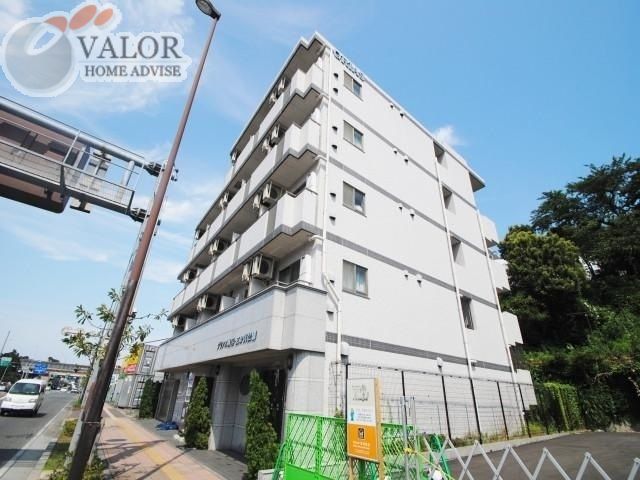 横浜市保土ケ谷区岡沢町のマンションの建物外観