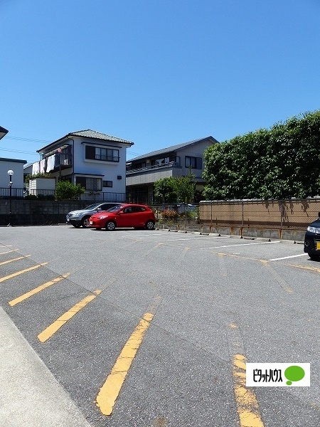 【半田市花園町のマンションの駐車場】