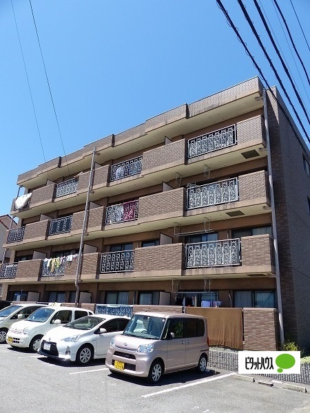 半田市花園町のマンションの建物外観