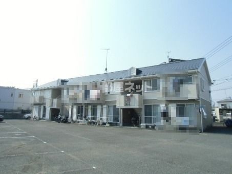 小田原市高田のアパートの建物外観