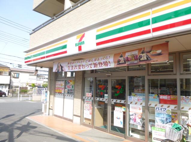 コンビニ　セブンイレブン（コンビニ）まで561m
