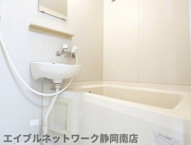 バス・シャワールーム　ゆったり過ごせるお風呂です