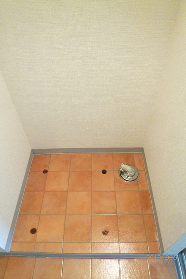 洗面設備　ゆったりとスペースのある洗面所