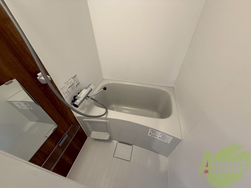 バス・シャワールーム　浴槽もあり、ゆっくり湯船に浸かることが出来ます。