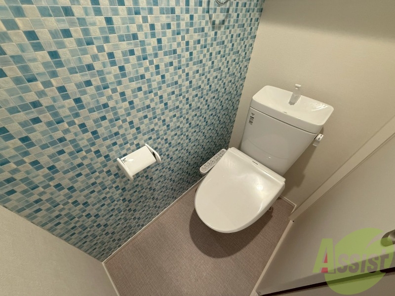 トイレ　こちらはトイレでございます。ウォシュレットが嬉しいですね。