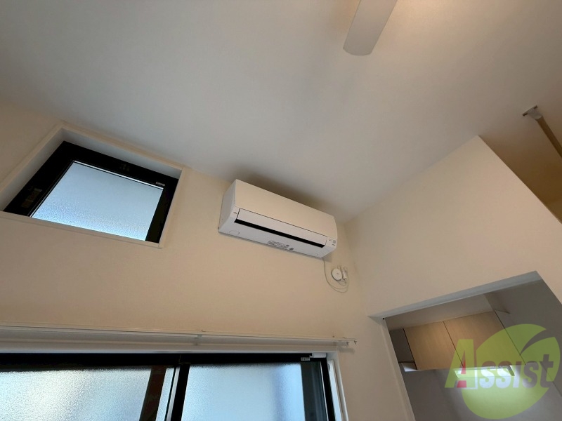 その他設備　こちらはエアコンでございます。冷暖房対応です。