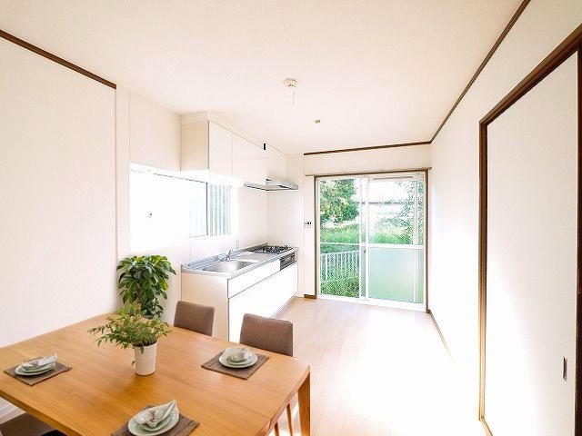 居室・リビング　CGで家具等を配置したもので家具等は含まれません