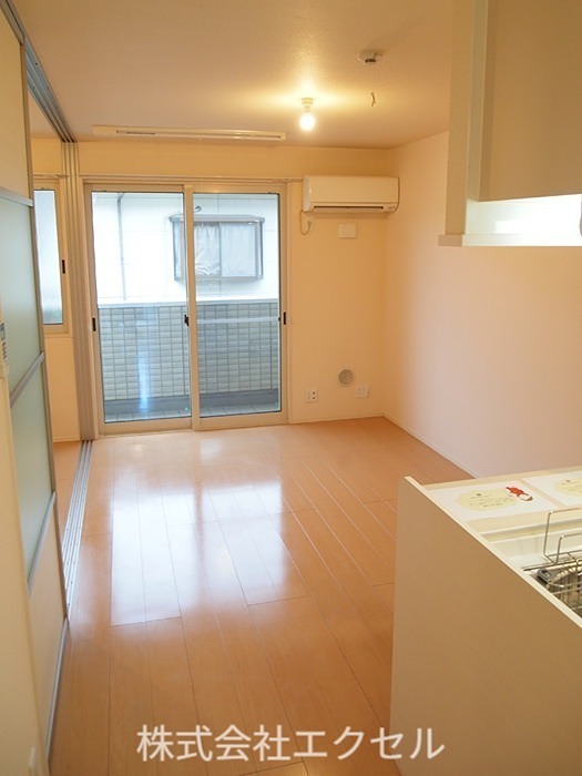 居室・リビング　エアコン付きの洋室です。