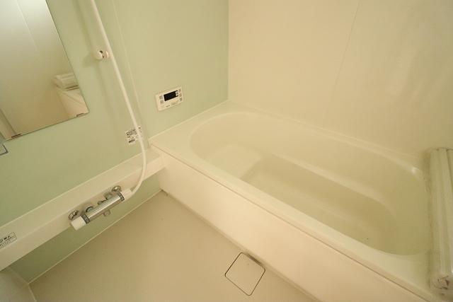 バス・シャワールーム　バス（写真は105号室）