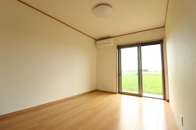 居室・リビング　居室（写真は105号室）