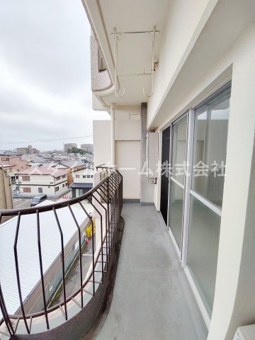 バルコニー　開放的で明るい空間を演出してくれるバルコニーです