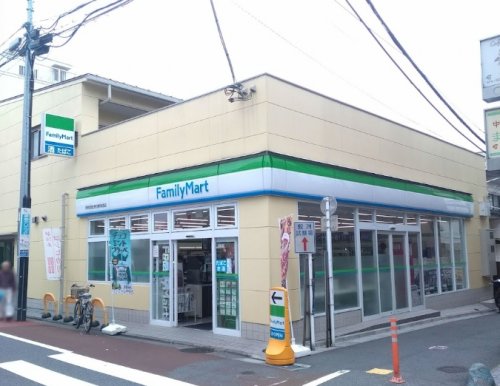 コンビニ　ファミリーマート 伊勢彦鮫洲旧東海道店（コンビニ）まで262m