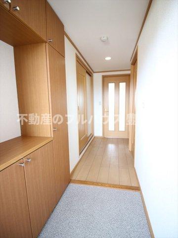 玄関　写真は別室・反転タイプ