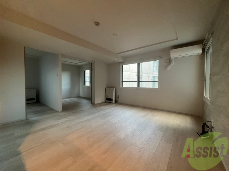 居室・リビング　広くてきれいなリビングです！快適に過ごせそうですね。