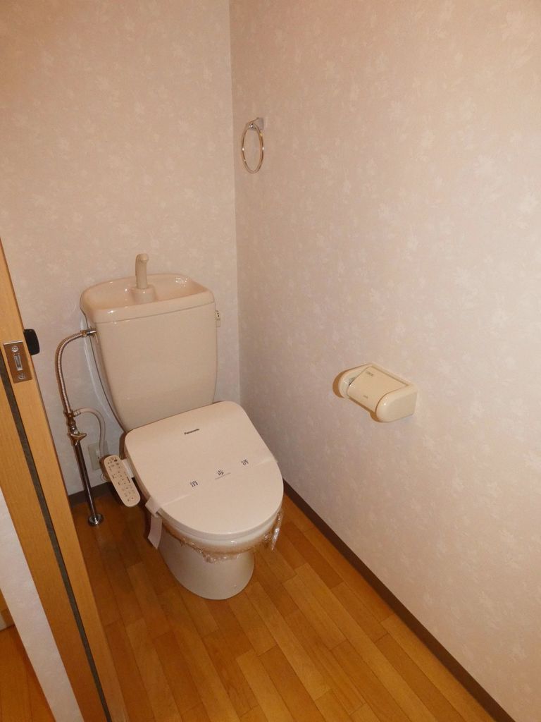トイレ　温水洗浄機付き