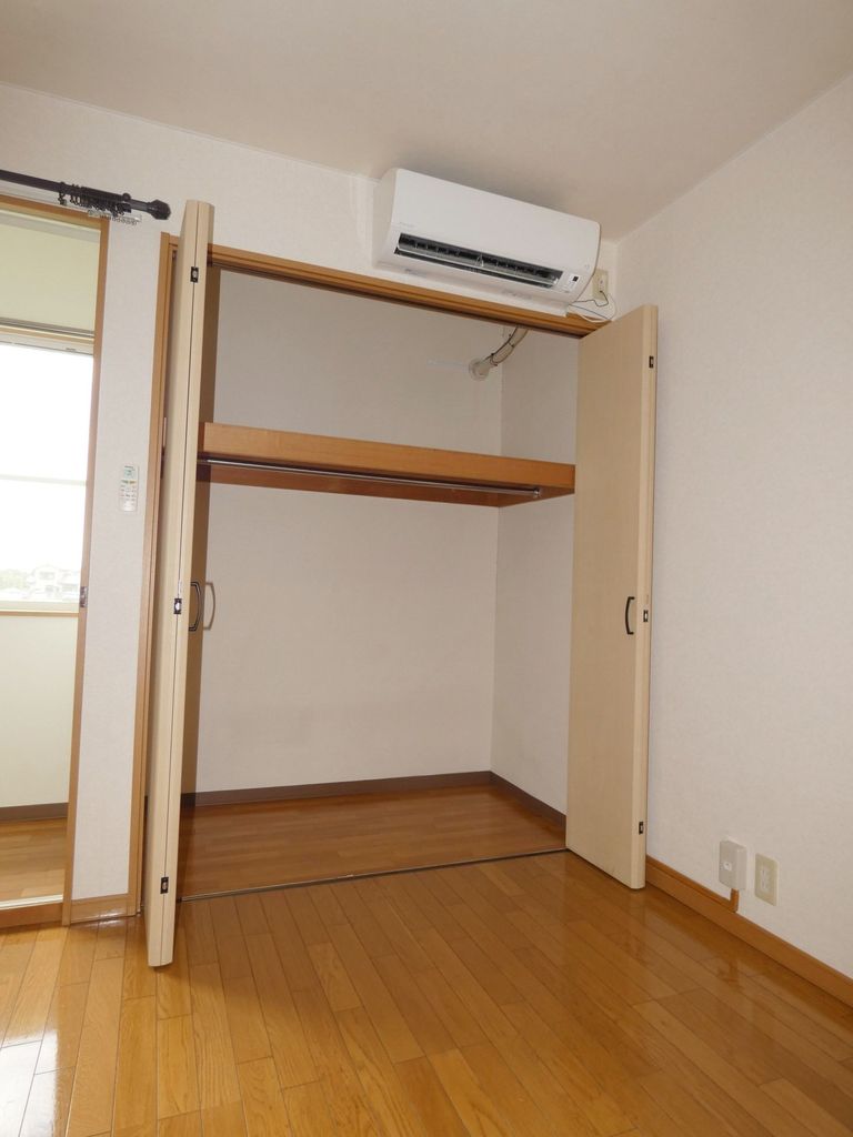 収納　クローゼット・エアコン