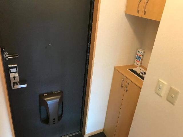 玄関　上下にしまえる下駄箱