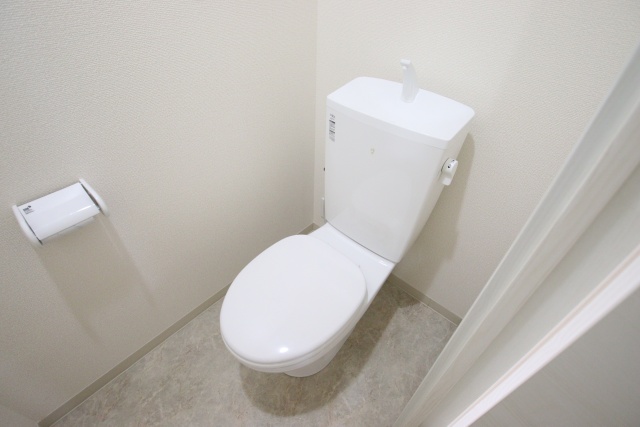 トイレ　※別室の参考写真の為、現況優先です。