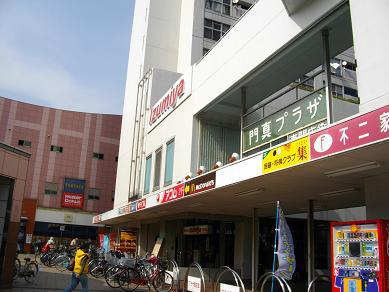 スーパー　イズミヤ（株）／門真店（スーパー）まで380m