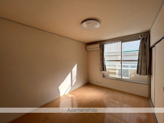 居室・リビング　写真は別号室の参考写真となります。