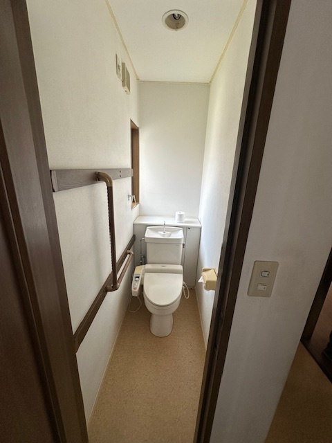 神木本町戸建のトイレ写真