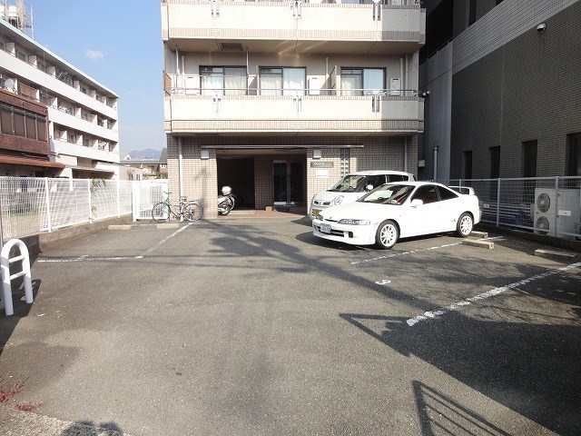 駐車場　ガレージあり　空きはお問合せください